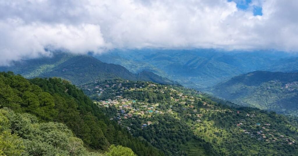 how to reach lansdowne from delhi