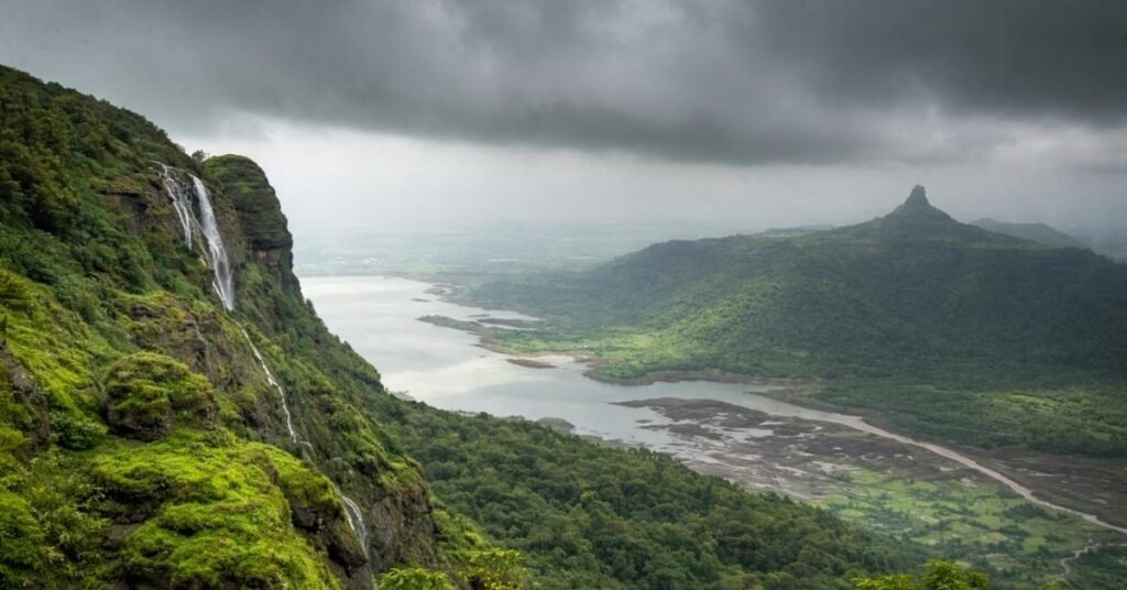 how to reach matheran