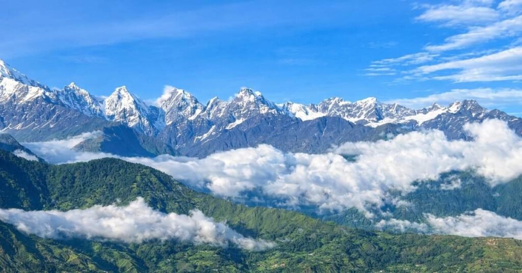 how to reach munsiyari from delhi by road