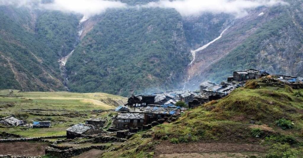 how to reach munsiyari from delhi