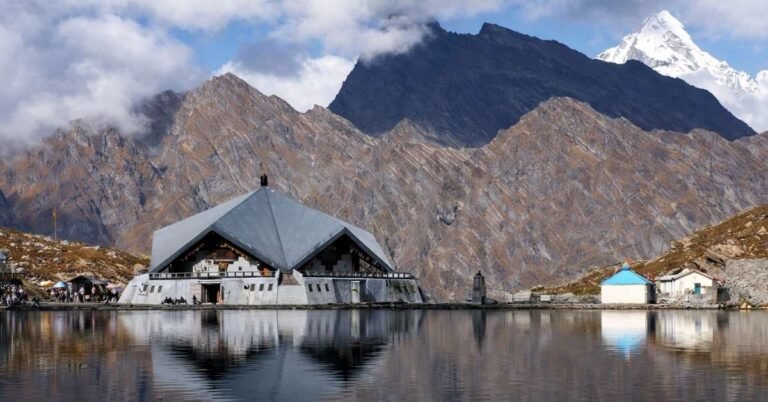 how to reach hemkund sahib from delhi