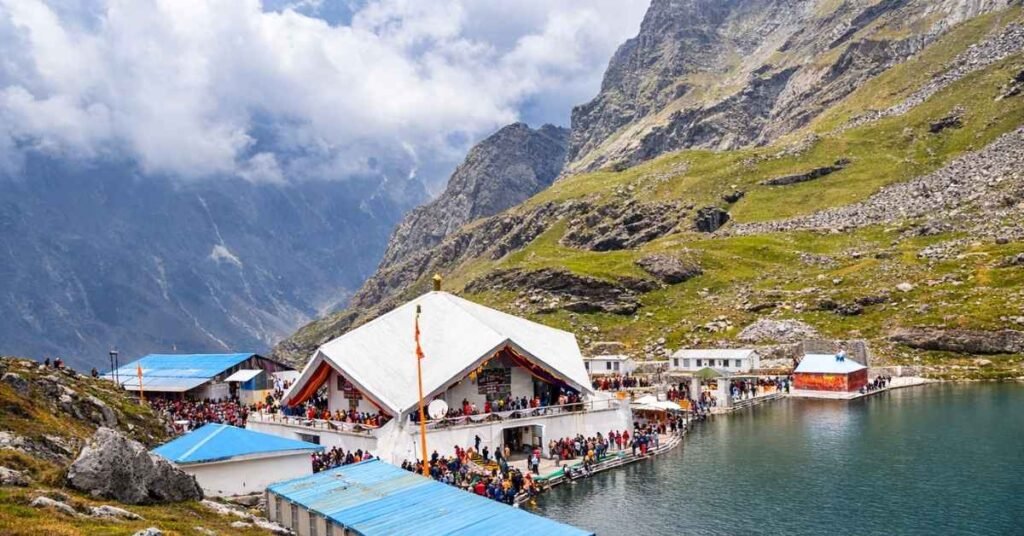 how to reach hemkund sahib from delhi