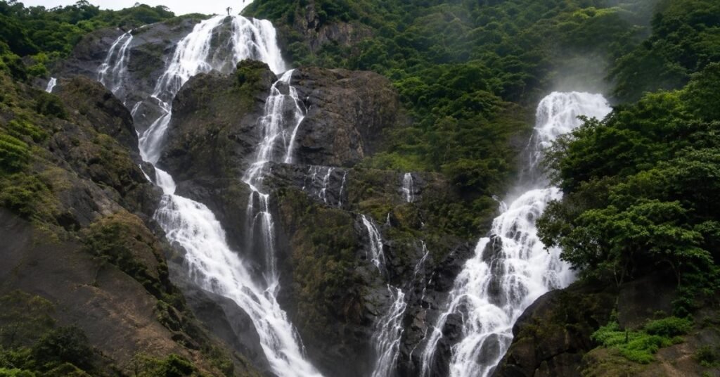how to reach dudhsagar waterfalls