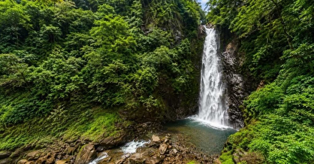 mainapi waterfall trek goa 