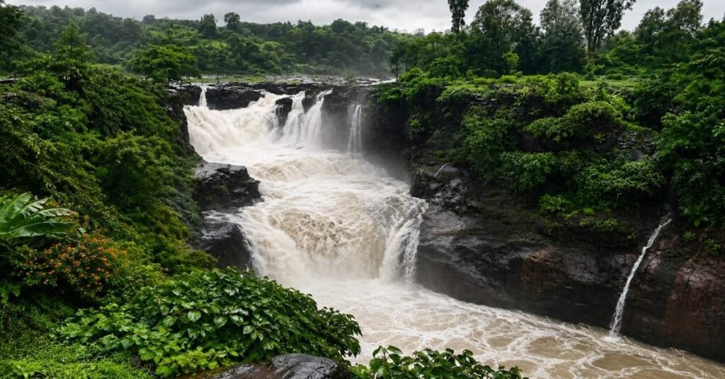 necklace waterfall Bhandardara