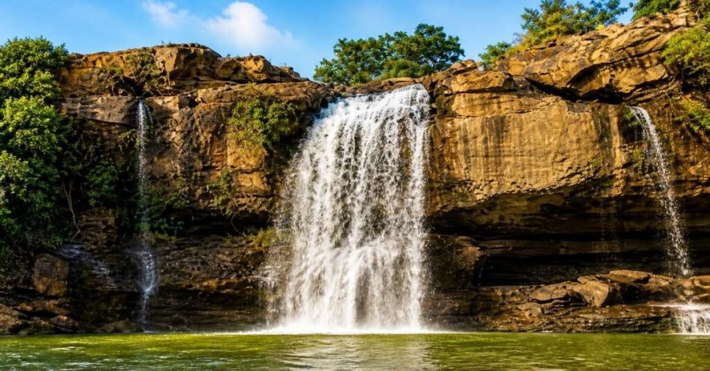 gaurghat waterfall sonhat chhattisgarh