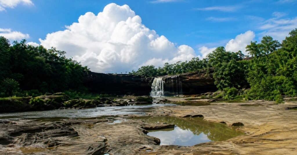 gaurghat waterfall sonhat chhattisgarh