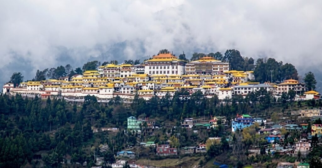 how to reach tawang