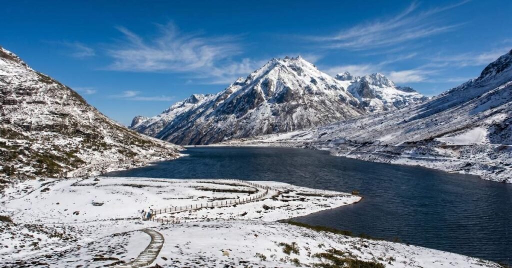 how to reach tawang